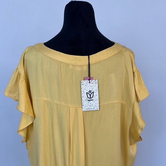 ANDREE BY UNIT Yellow Blouse with Elegant Design - Picture 6 of 9